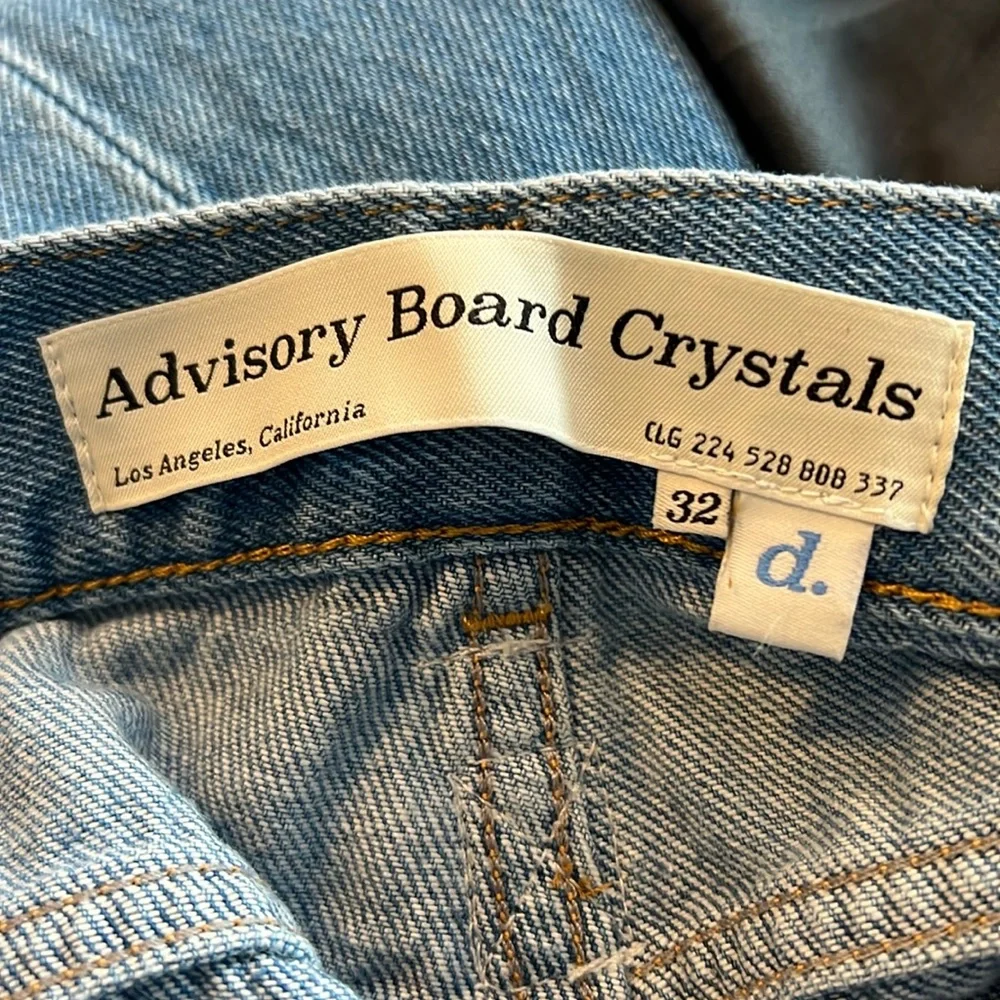 Advisory Board Crystals Abcd. Men’s light wash denim jeans size 32